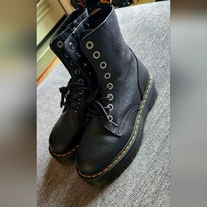 Dr. Martens Jadon III US womens size 9 mens 8 EU 41 black pisa leather platforms